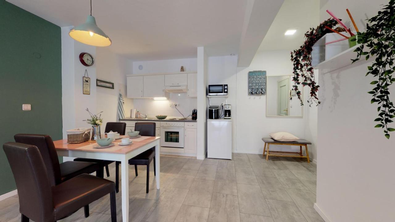 Mirta Deluxe Superior 5 Star Apartment, Your Piece Of Heaven By The Sea & Park, With Sea & Park View Novigrad Istria Kültér fotó