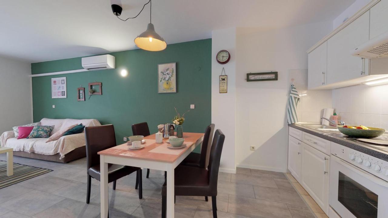 Mirta Deluxe Superior 5 Star Apartment, Your Piece Of Heaven By The Sea & Park, With Sea & Park View Novigrad Istria Kültér fotó