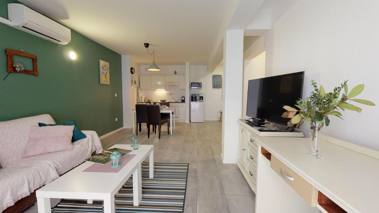 Mirta Deluxe Superior 5 Star Apartment, Your Piece Of Heaven By The Sea & Park, With Sea & Park View Novigrad Istria Kültér fotó
